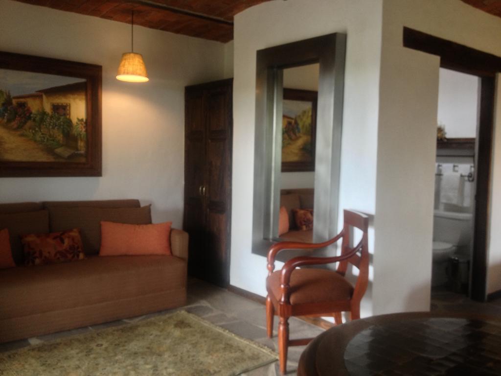 Hotel Villa Cassis Tapalpa Room photo